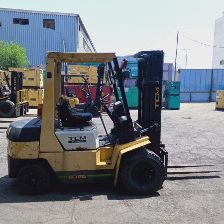 كلارك تى سى ام حمولة 2.5 طن