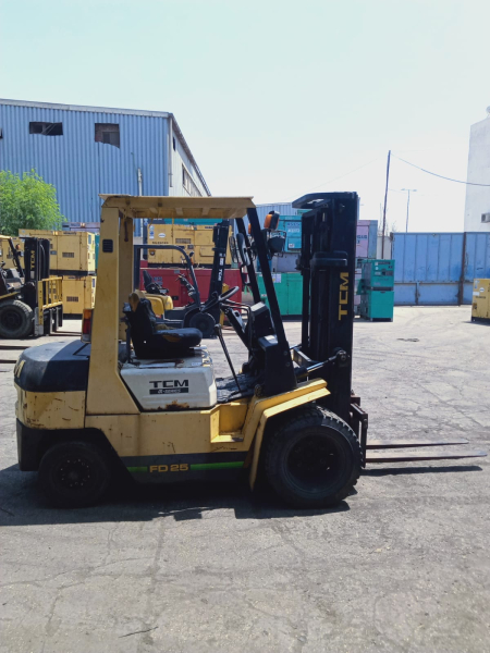 كلارك تى سى ام حمولة 2.5 طن