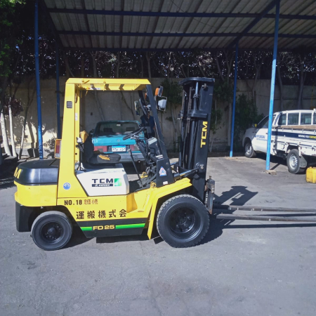 كلارك تى سى ام حمولة 2.5 طن