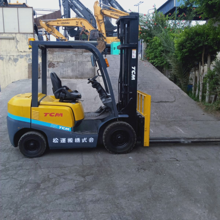 كلارك تى سى ام حمولة 2.5 طن