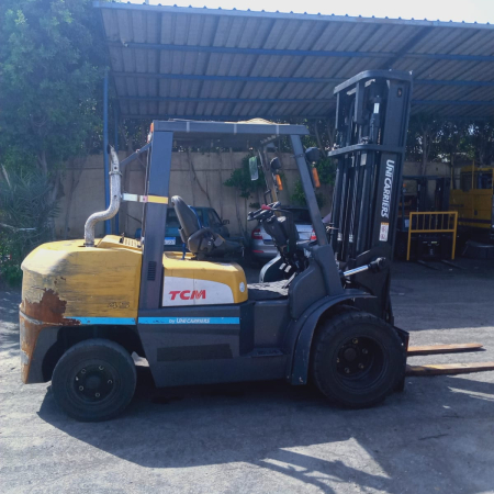 كلارك تى سى ام حمولة 4.5 طن