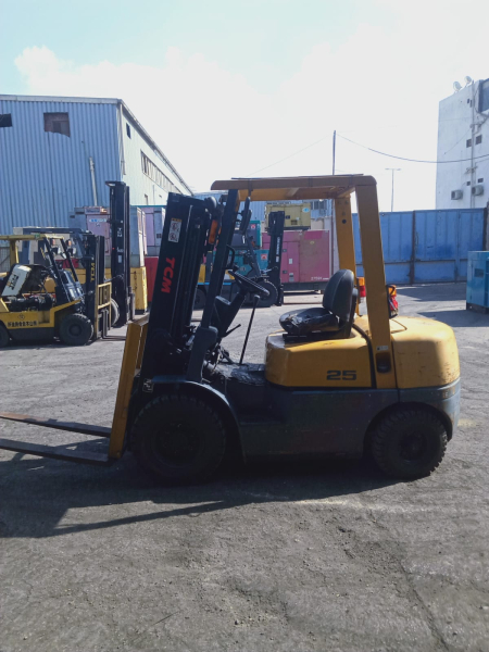 كلارك تى سى ام حمولة 2.5 طن