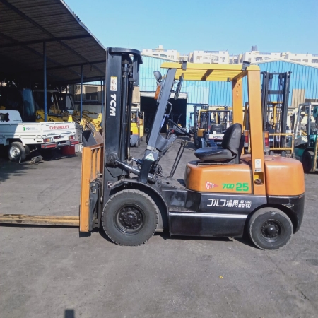 كلارك تى سى ام حمولة 2.5 طن