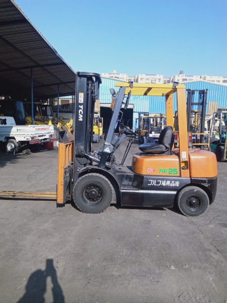 كلارك تى سى ام حمولة 2.5 طن