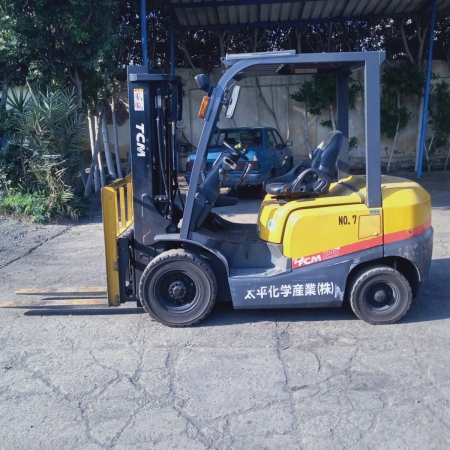 كلارك تى سى ام حمولة 2.5 طن