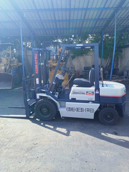 كلارك كوماتسو حمولة 2.5 طن