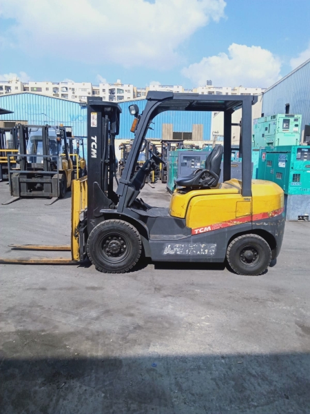 كلارك تى سى ام حمولة 2.5 طن