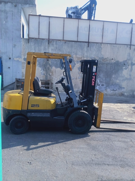 كلارك تى سى ام حمولة 2.5 طن