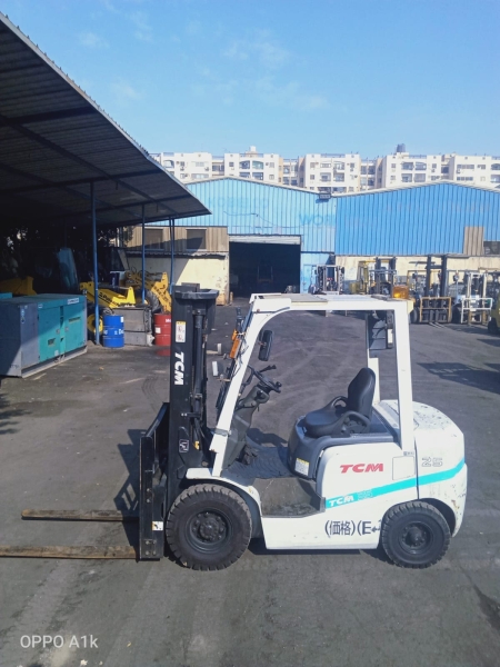 كلارك تى سى ام حمولة 2.5 طن