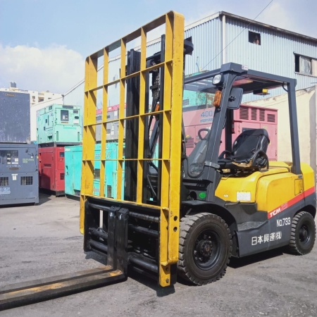 كلارك تى سى ام حمولة 2.5 طن