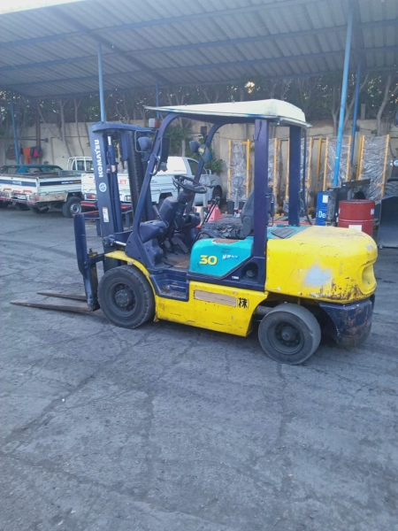 كلارك كوماتسو حمولة 3 طن