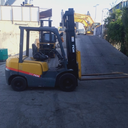 كلارك تى سى ام حمولة 2.5 طن