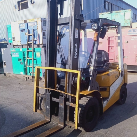 كلارك تى سى ام حمولة 2.5 طن