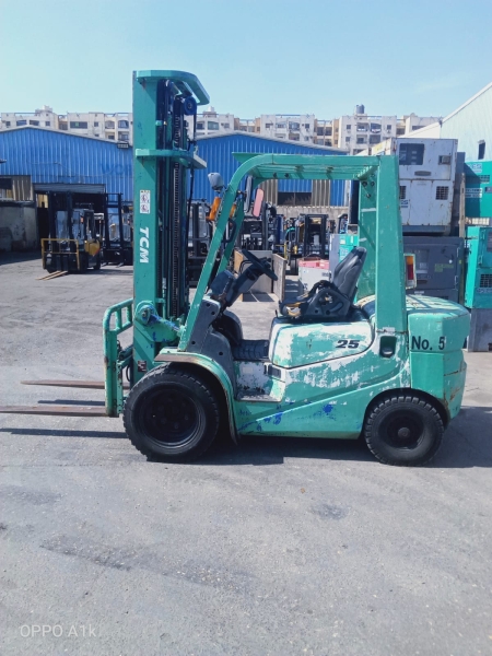 كلارك تى سى ام حمولة 2.5 طن