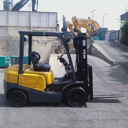 كلارك تى سى ام حمولة 2.5 طن