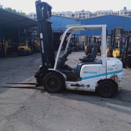 كلارك تى سى ام حمولة 2.5 طن