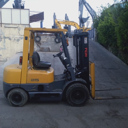 كلارك تى سى ام حمولة 2.5 طن