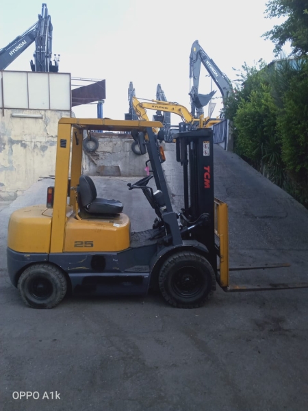 كلارك تى سى ام حمولة 2.5 طن