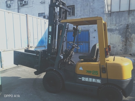 كلارك تى سى ام حمولة 2.5 طن