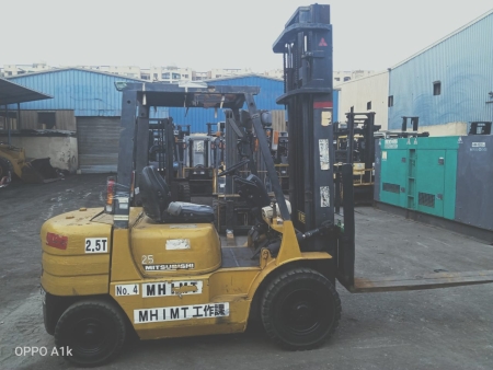 كلارك متسوبيشى حمولة 2.5 طن