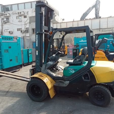 كلارك كوماتسو حمولة 3 طن