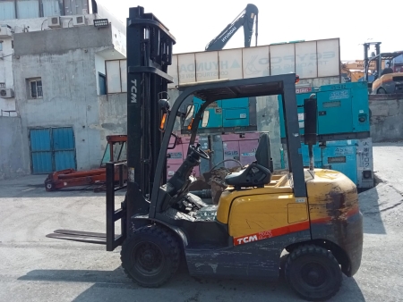 كلارك تى سى ام حمولة 2.5 طن