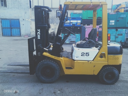 كلارك تى سى ام حمولة 2.5 طن