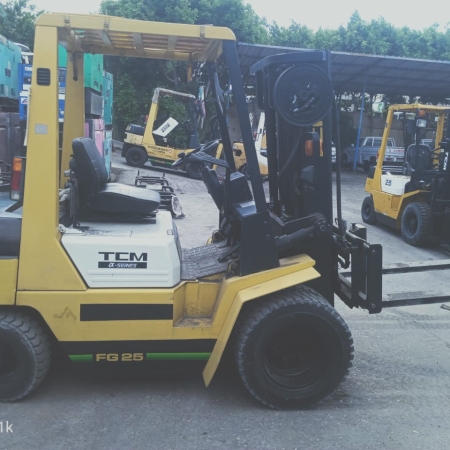 كلارك تى سى ام حمولة 2.5 طن