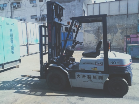 كلارك كوماتسو حمولة 2 طن