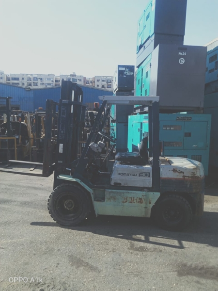 كلارك كوماتسو حمولة 3 طن