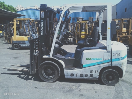 كلارك تى سى ام حمولة 2.5 طن