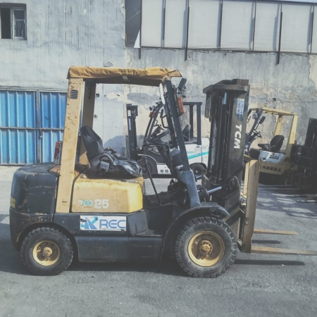 كلارك تى سى ام حمولة 2.5 طن