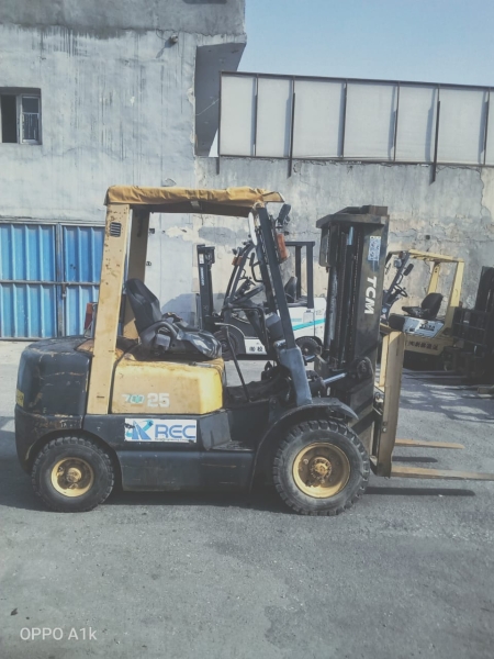 كلارك تى سى ام حمولة 2.5 طن