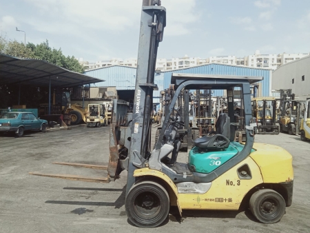 كلارك كوماتسو حموله3طن