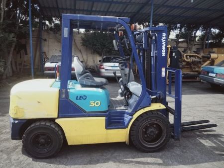 كلارك كوماتسو حموله3طن